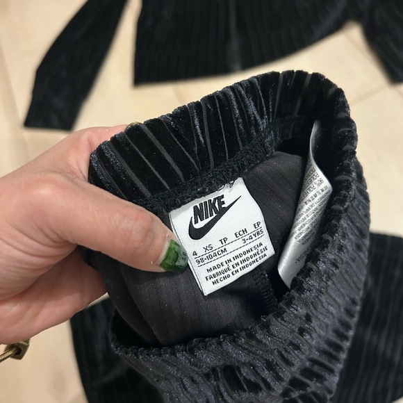 Nike Kids Black Matching Set size 4t - Picture 3 of 4